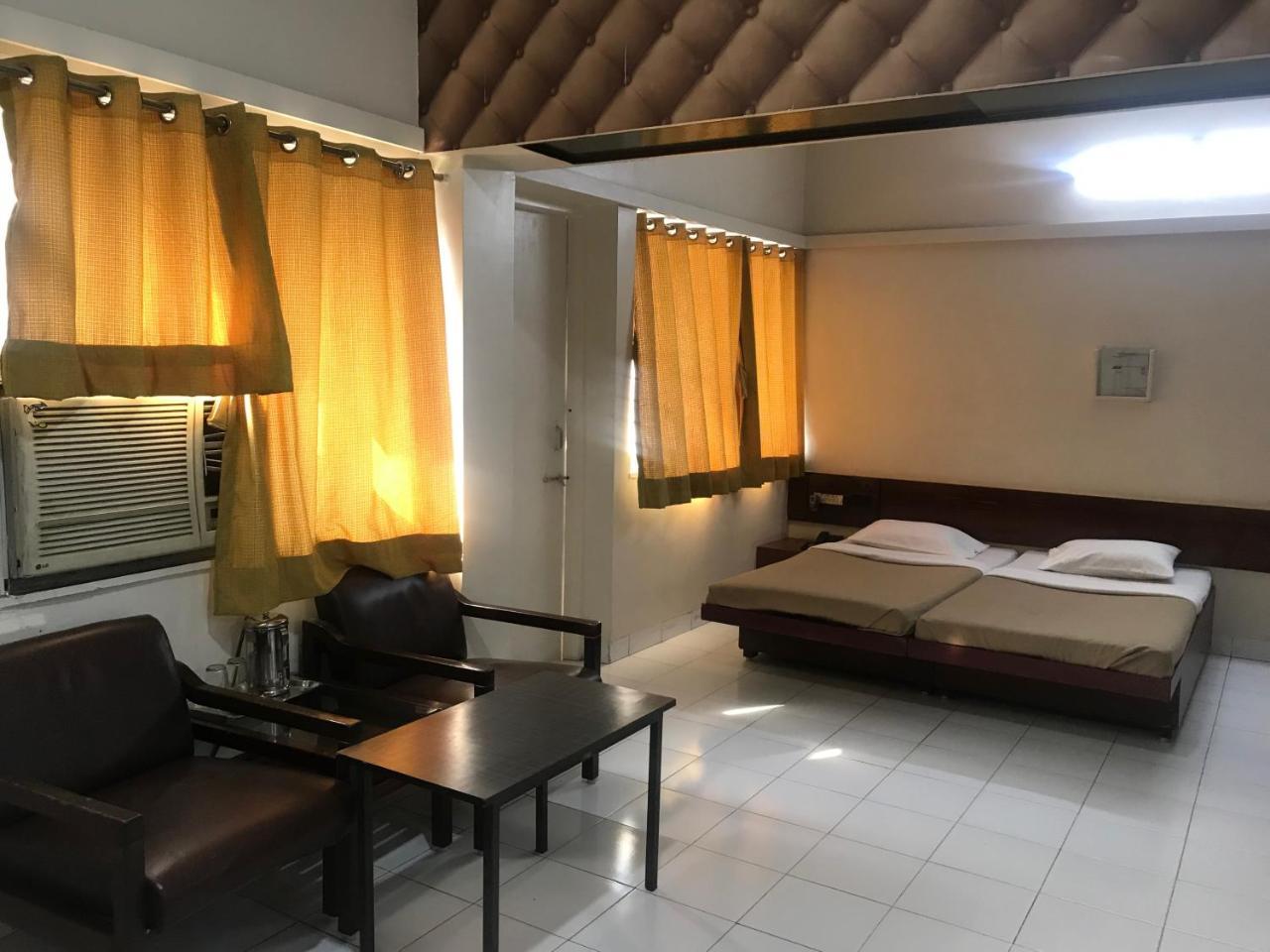 Maurya Residency Hotel Pune Ngoại thất bức ảnh