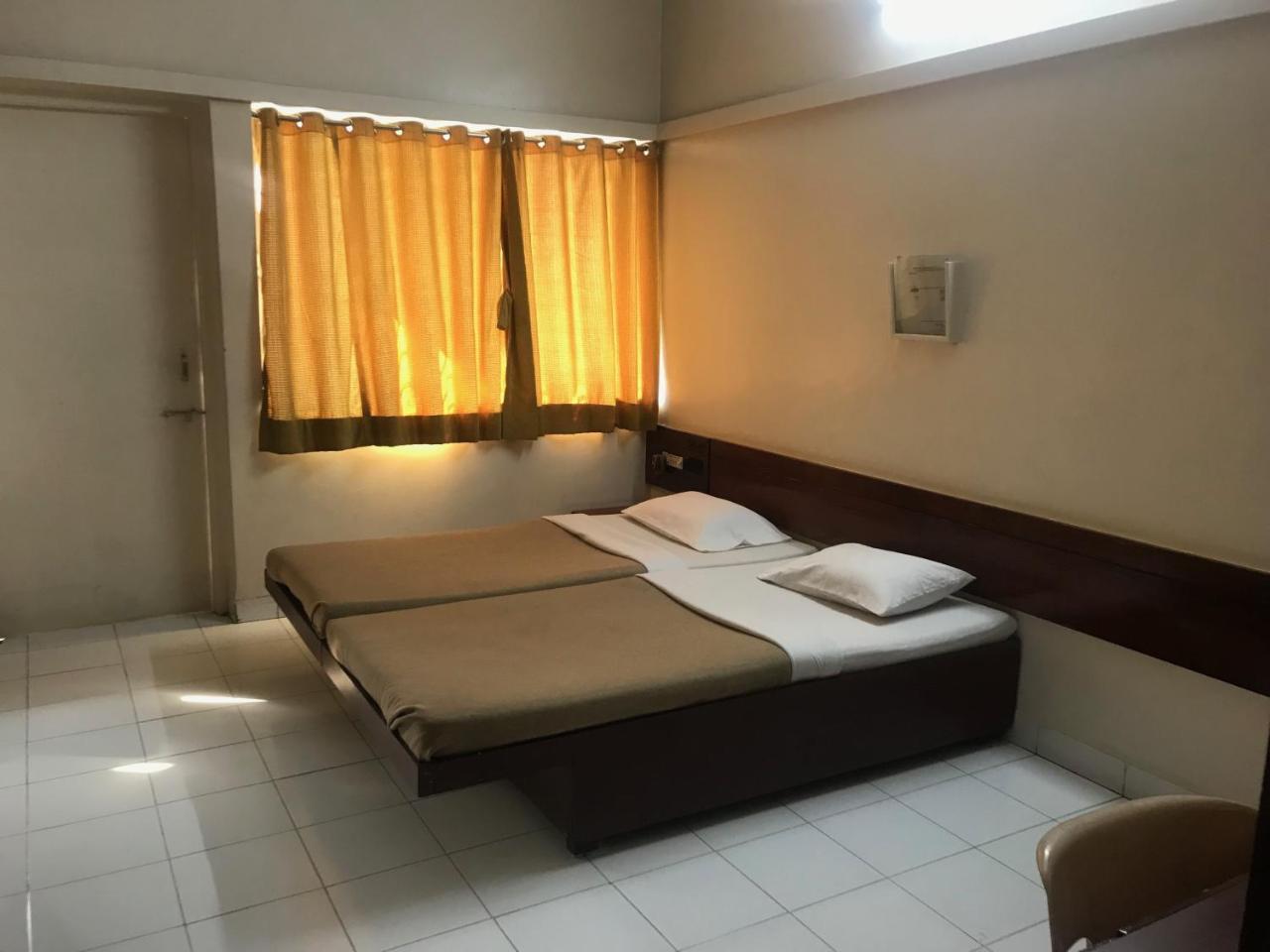 Maurya Residency Hotel Pune Ngoại thất bức ảnh